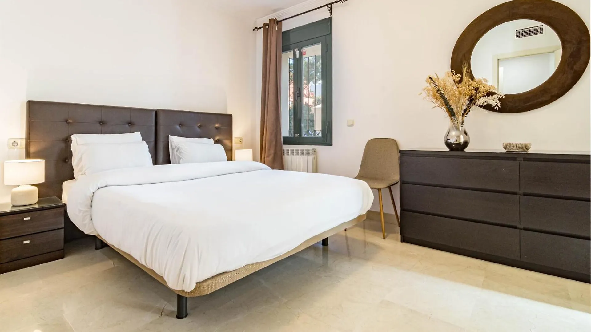 Hp1C25 - Family-Friendly And Well Connected Apartment Marbella